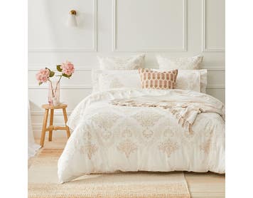 https://s3-ap-southeast-2.amazonaws.com/fusionfactory.commerceconnect.bbnt.production/pim_media/000/167/418/B_B_S24-25_Bedlinen_BOP_Jolie_QQC_SI.jpg?1723430254