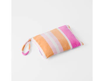 https://s3-ap-southeast-2.amazonaws.com/fusionfactory.commerceconnect.bbnt.production/pim_media/000/201/282/CH_S25-26_Rialto-Beach-Pouch_Pink-Orange_26505901_SI.jpg?1758081210
