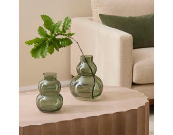 https://s3-ap-southeast-2.amazonaws.com/fusionfactory.commerceconnect.bbnt.production/pim_media/000/174/872/E-Comm_S24-25_Summer_LS_Studio-Decorator_Glass_Vases_Camden_Sage_SI.jpg?1730253566
