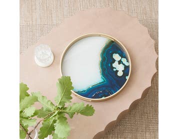 https://s3-ap-southeast-2.amazonaws.com/fusionfactory.commerceconnect.bbnt.production/pim_media/000/174/673/E-Comm_S24-25_Summer_LS_Studio_Trays_Boxes_Coasters_Byron_Tray_Agate_Blue_SI.jpg?1730249069