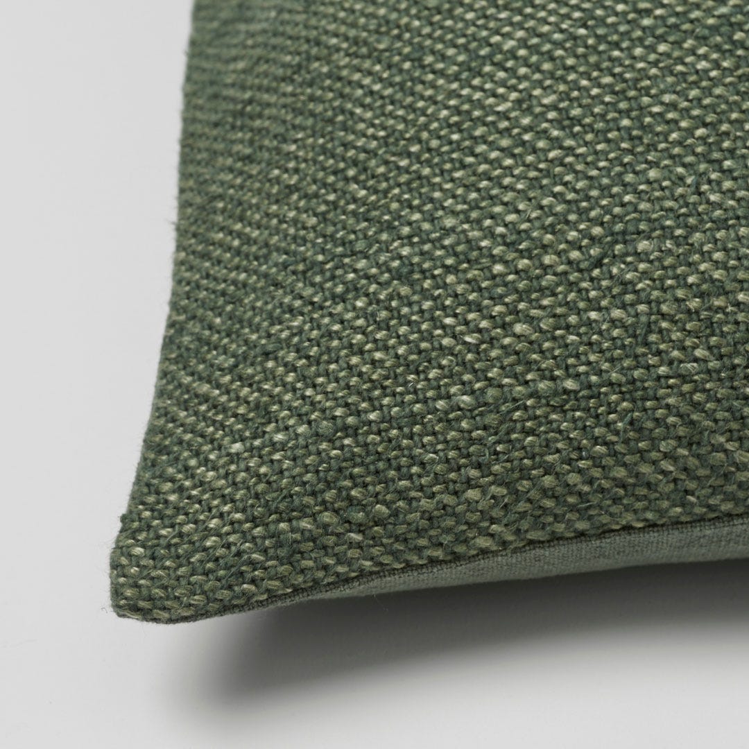 https://s3-ap-southeast-2.amazonaws.com/fusionfactory.commerceconnect.bbnt.production/pim_media/000/056/006/M_F-Flinders-Cushion-Olive-50x50cm-20941204-Detail.jpg?1586845684