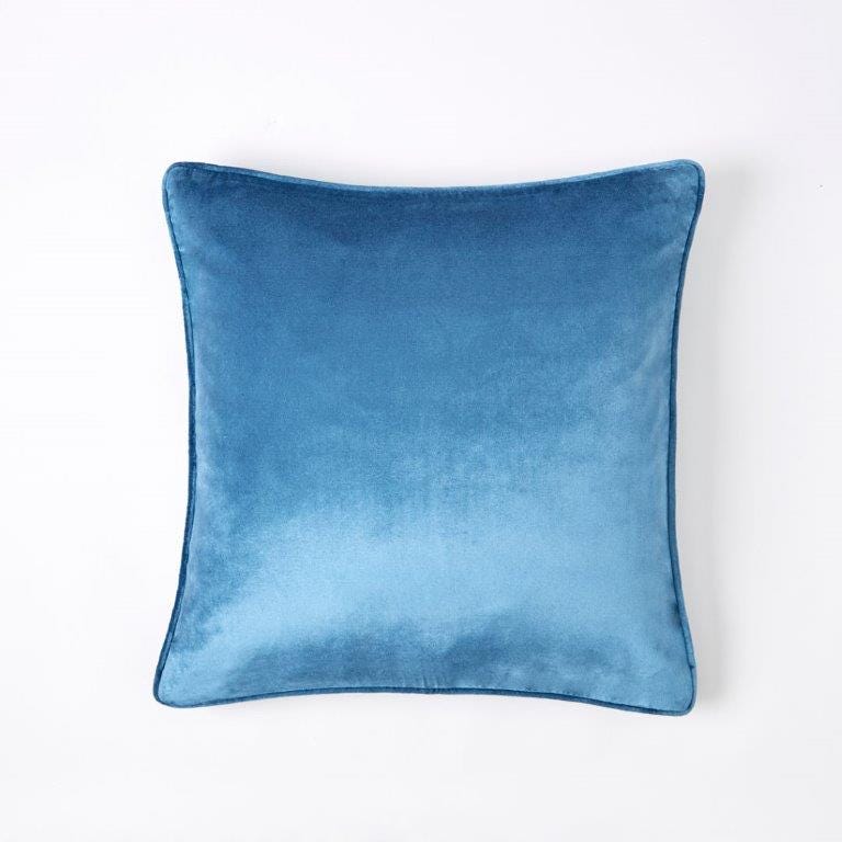 https://s3-ap-southeast-2.amazonaws.com/fusionfactory.commerceconnect.bbnt.production/pim_media/000/060/043/M_F-Margot-Velvet-Cushion-50x50cm-Petrol-Blue.jpg?1591142066