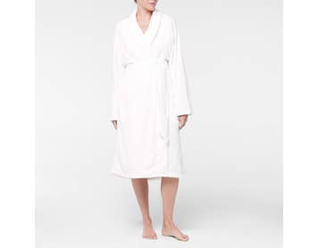 https://s3-ap-southeast-2.amazonaws.com/fusionfactory.commerceconnect.bbnt.production/pim_media/000/107/599/M_F-Plush-Bathrobe-Snow-11985015-Front.jpg?1615785949