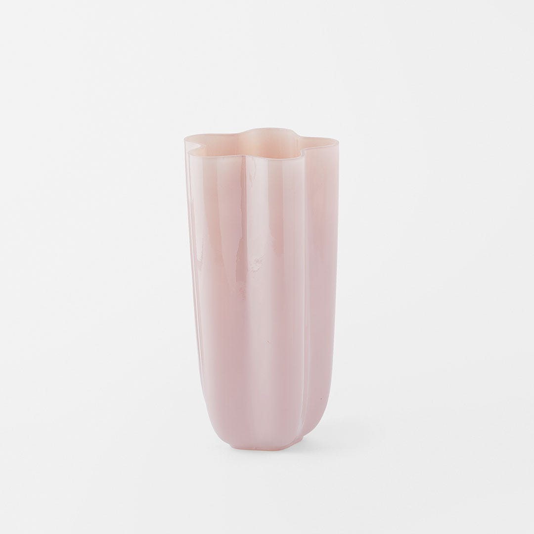 https://s3-ap-southeast-2.amazonaws.com/fusionfactory.commerceconnect.bbnt.production/pim_media/000/167/478/M_F_Amara-Glass-Vase-Lrg_Milky-Pink_25867701_SI.jpg?1723436580