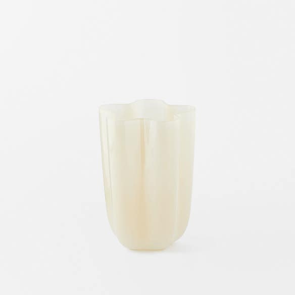 https://s3-ap-southeast-2.amazonaws.com/fusionfactory.commerceconnect.bbnt.production/pim_media/000/167/579/M_F_Amara-Glass-Vase-Sml_Milky-Ivory_25867902_SI.jpg?1723517229