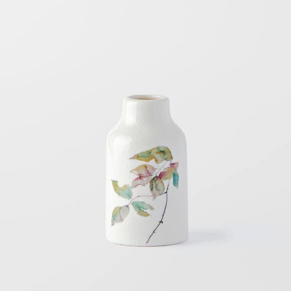 https://s3-ap-southeast-2.amazonaws.com/fusionfactory.commerceconnect.bbnt.production/pim_media/000/191/270/M_F_Autumn-Leaf-Ceramic-Vase-Med_White_26133701_SI.jpg?1742535327