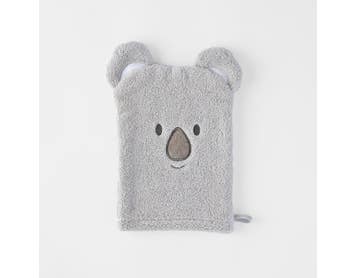 https://s3-ap-southeast-2.amazonaws.com/fusionfactory.commerceconnect.bbnt.production/pim_media/000/189/359/M_F_Bindi-Koala-Wash-Mitt_Light-Grey_26166201_SI.jpg?1739424729