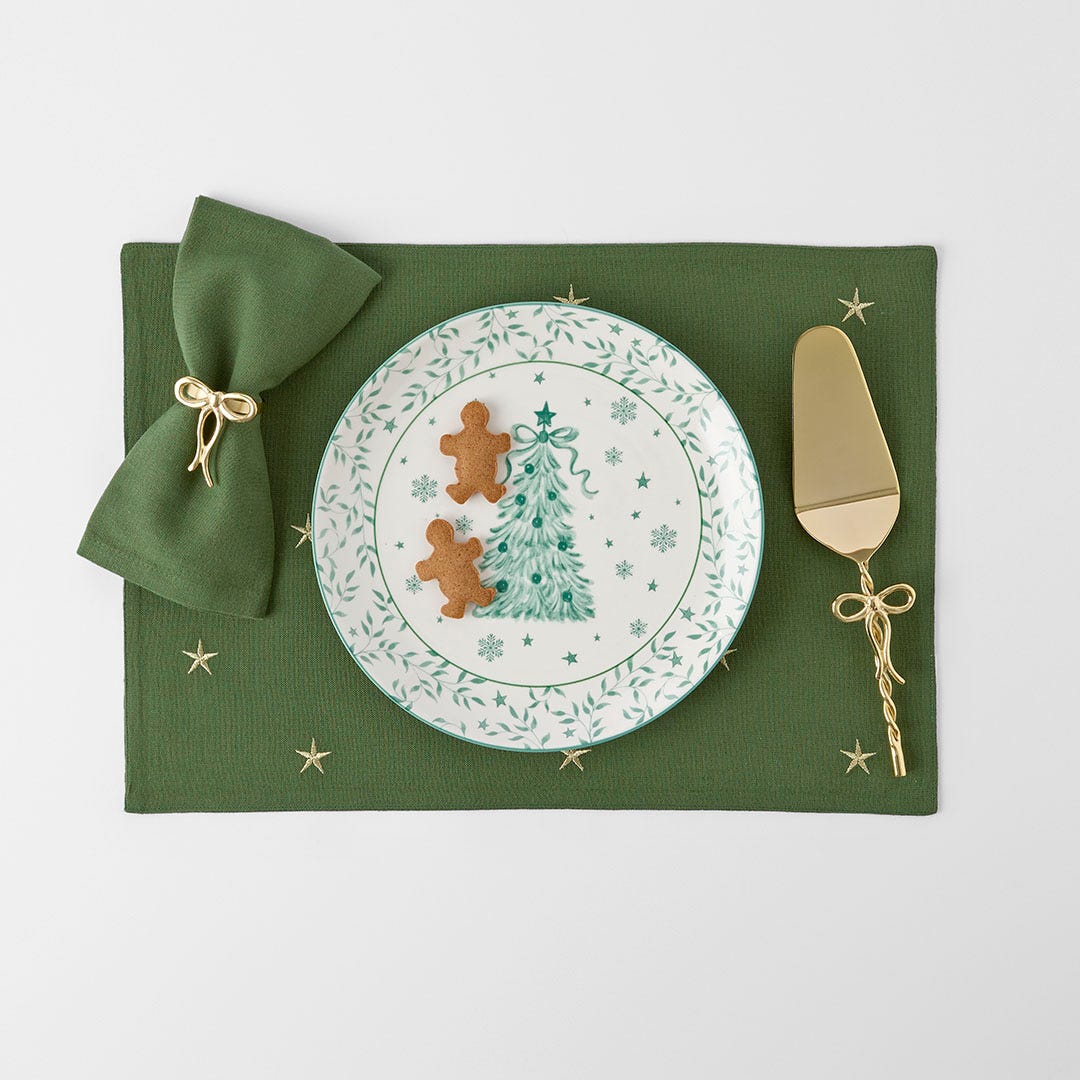 https://s3-ap-southeast-2.amazonaws.com/fusionfactory.commerceconnect.bbnt.production/pim_media/000/197/864/M_F_CG_S6-Emb-Stars-Placemat-Forest-Green_26366801_SCALE_SI.jpg?1752814802