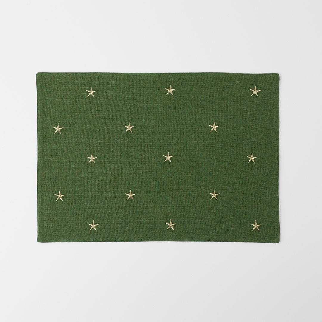 https://s3-ap-southeast-2.amazonaws.com/fusionfactory.commerceconnect.bbnt.production/pim_media/000/197/866/M_F_CG_S6-Emb-Stars-Placemat-Forest-Green_26366801_SI.jpg?1752814802