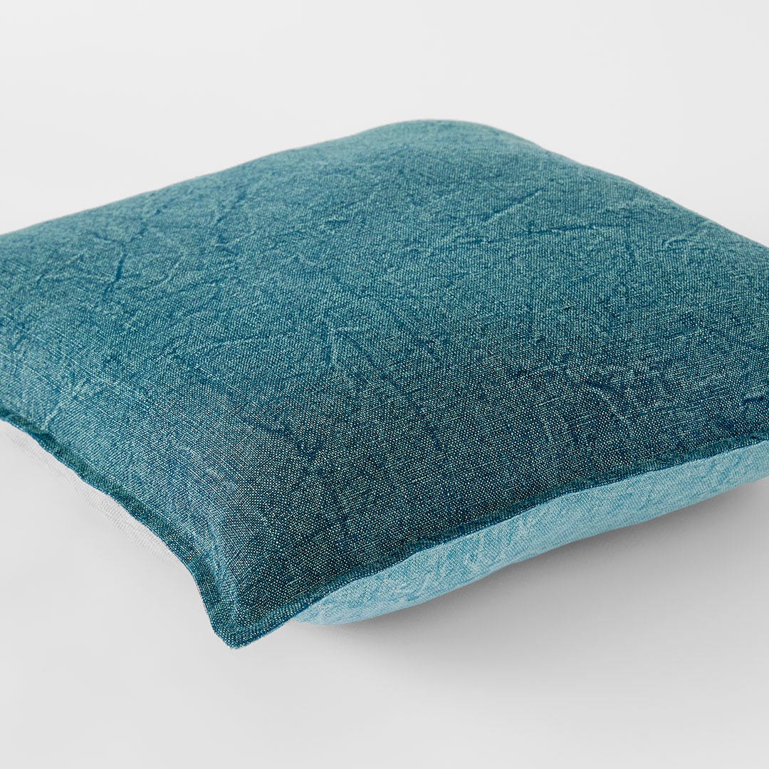 https://s3-ap-southeast-2.amazonaws.com/fusionfactory.commerceconnect.bbnt.production/pim_media/000/191/559/M_F_Cameron-Linen-Cushion_Midnight-Teal_26175203_Detail-01_SI.jpg?1742859809