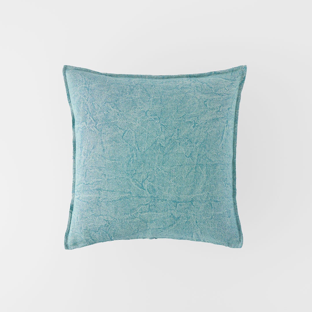 https://s3-ap-southeast-2.amazonaws.com/fusionfactory.commerceconnect.bbnt.production/pim_media/000/191/560/M_F_Cameron-Linen-Cushion_Midnight-Teal_26175203_V2_SI.jpg?1742859809