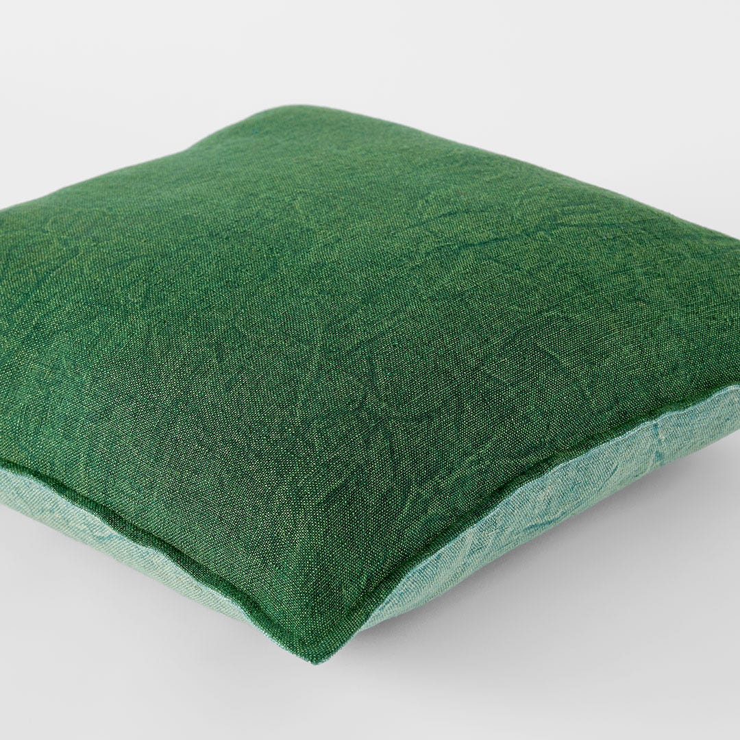 https://s3-ap-southeast-2.amazonaws.com/fusionfactory.commerceconnect.bbnt.production/pim_media/000/191/567/M_F_Cameron-Linen-Cushion_Moss-Jadeite_26175201_Detail-01_SI.jpg?1742859924
