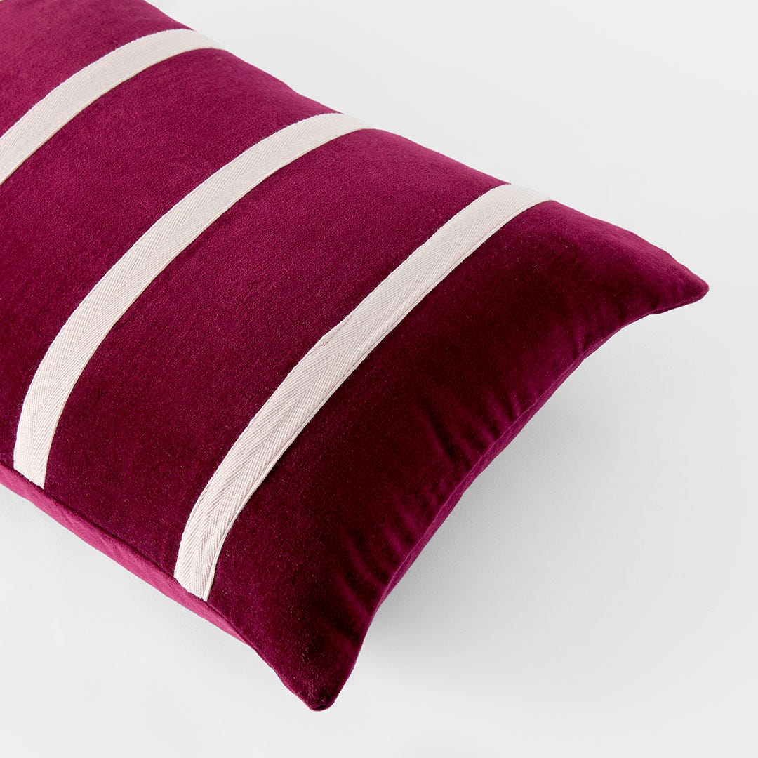 https://s3-ap-southeast-2.amazonaws.com/fusionfactory.commerceconnect.bbnt.production/pim_media/000/191/556/M_F_Claude-Cushion_Burgundy_26176602_Detail-01_SI.jpg?1742859573