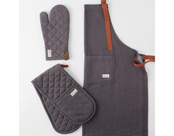 https://s3-ap-southeast-2.amazonaws.com/fusionfactory.commerceconnect.bbnt.production/pim_media/000/160/613/M_F_Denim-Apron-Glove-Oven_Denim_19690_R_SI.jpg?1708403678