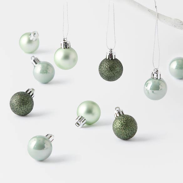 https://s3-ap-southeast-2.amazonaws.com/fusionfactory.commerceconnect.bbnt.production/pim_media/000/196/401/M_F_EN_Boxed-Baubles-30mm-x-30-Sage-Sage_22670601_SI.jpg?1750392928