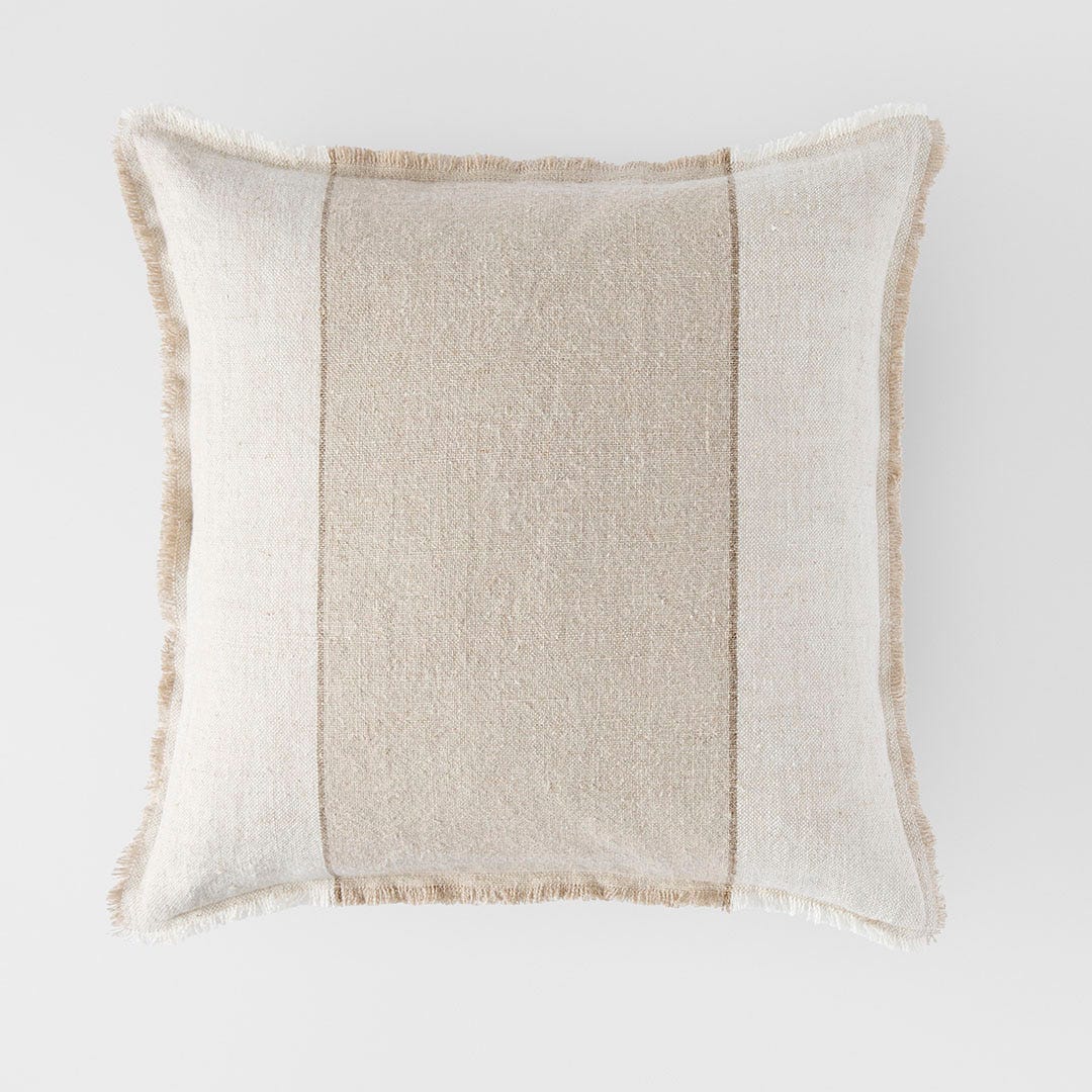 https://s3-ap-southeast-2.amazonaws.com/fusionfactory.commerceconnect.bbnt.production/pim_media/000/179/433/M_F_Everett-Colour-Block-Linen-Cushion_Natural_26141202_SI.jpg?1733377837