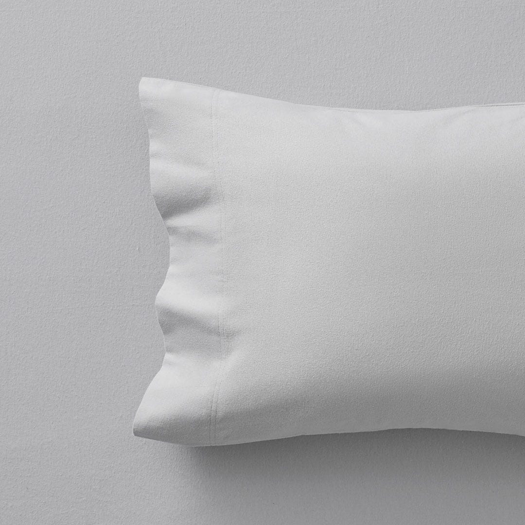 https://s3-ap-southeast-2.amazonaws.com/fusionfactory.commerceconnect.bbnt.production/pim_media/000/188/176/M_F_Flannelette_Plain-Dye_SILVER_GREY_Pillow.jpg?1737592488