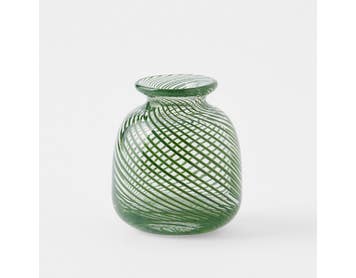 https://s3-ap-southeast-2.amazonaws.com/fusionfactory.commerceconnect.bbnt.production/pim_media/000/159/090/M_F_Gracie-Glass-Swirl-Vase_Green_23201001_SI.jpg?1705876635