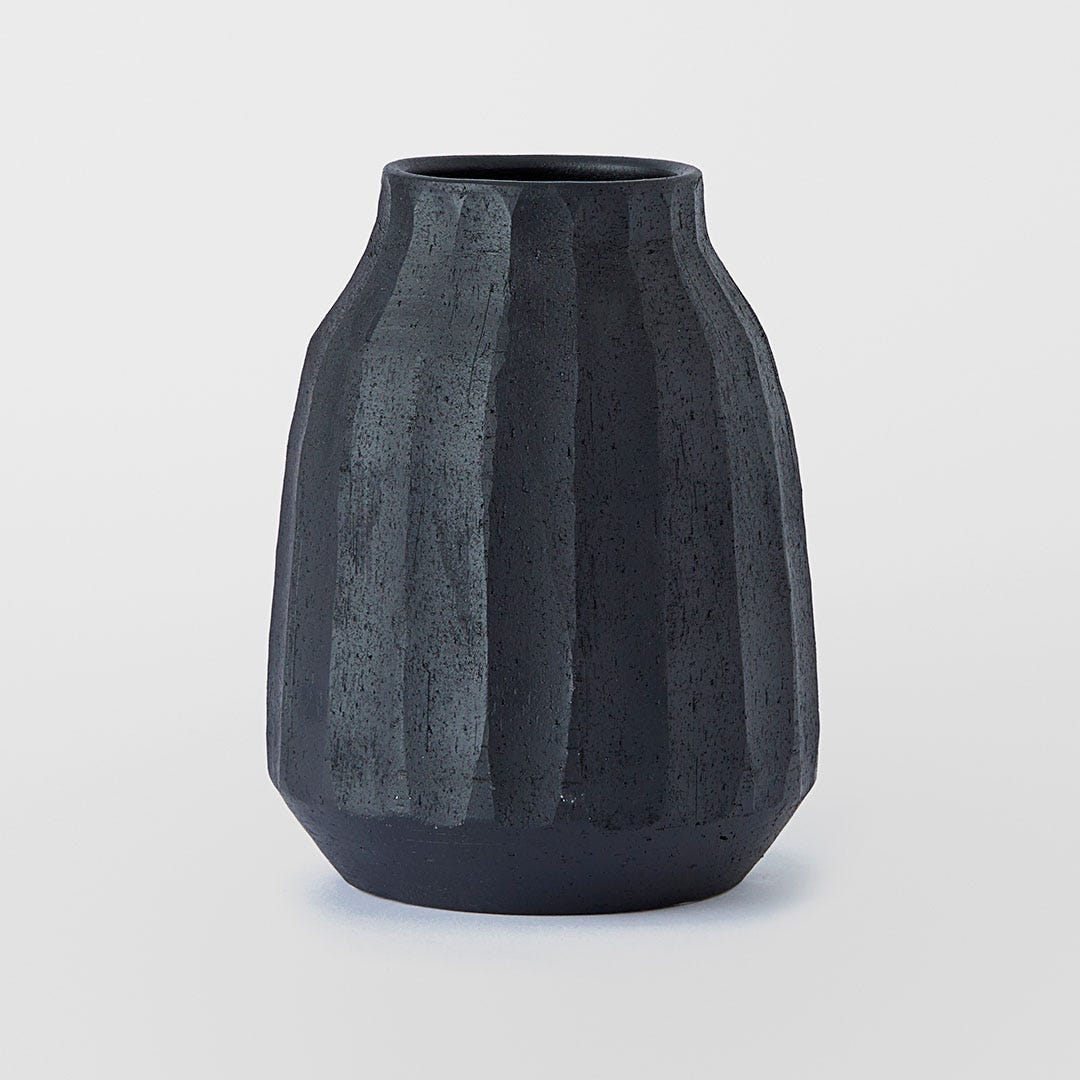 https://s3-ap-southeast-2.amazonaws.com/fusionfactory.commerceconnect.bbnt.production/pim_media/000/169/299/M_F_Hagen-Vase-Lrg_Black_25871001_SI.jpg?1725520779