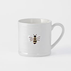https://s3-ap-southeast-2.amazonaws.com/fusionfactory.commerceconnect.bbnt.production/pim_media/000/191/279/M_F_Honey-Bee-Embossed-Mug_Black-White_26179901_SI.jpg?1742535722