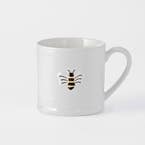 https://s3-ap-southeast-2.amazonaws.com/fusionfactory.commerceconnect.bbnt.production/pim_media/000/191/279/M_F_Honey-Bee-Embossed-Mug_Black-White_26179901_SI.jpg?1742535722