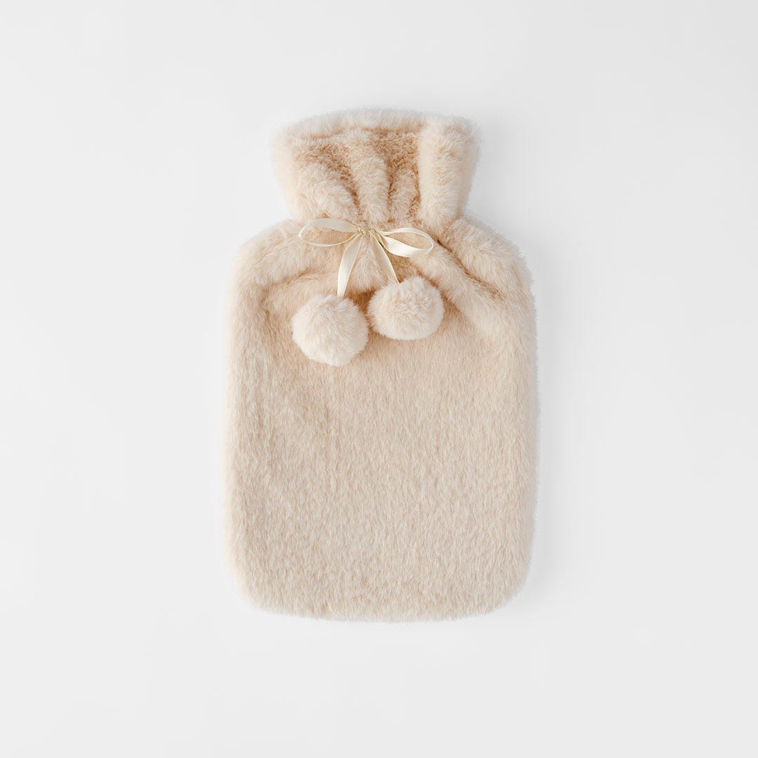 https://s3-ap-southeast-2.amazonaws.com/fusionfactory.commerceconnect.bbnt.production/pim_media/000/189/334/M_F_Hot-Water-Bottle-Fur_Ivory_26077401_SI.jpg?1739423675