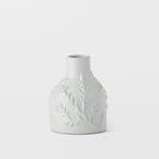 https://s3-ap-southeast-2.amazonaws.com/fusionfactory.commerceconnect.bbnt.production/pim_media/000/169/318/M_F_Lucia-Embossed-Ceramic-Vase-Sml_White_25872001_SI.jpg?1725521596