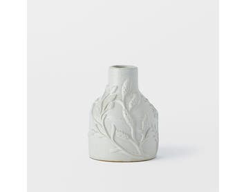https://s3-ap-southeast-2.amazonaws.com/fusionfactory.commerceconnect.bbnt.production/pim_media/000/169/317/M_F_Lucia-Embossed-Ceramic-Vase-Sml_White_25872001_V2_SI.jpg?1725521587