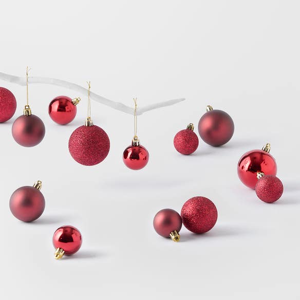 https://s3-ap-southeast-2.amazonaws.com/fusionfactory.commerceconnect.bbnt.production/pim_media/000/196/626/M_F_MR-Boxed-Baubles-S30-asst-Red-Deep-Red_23207301_SI.jpg?1750998939
