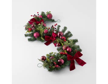 https://s3-ap-southeast-2.amazonaws.com/fusionfactory.commerceconnect.bbnt.production/pim_media/000/196/577/M_F_MR_1.8m-Bauble-_-Velvet-Bow-Garland_26275201_SI.jpg?1750917471