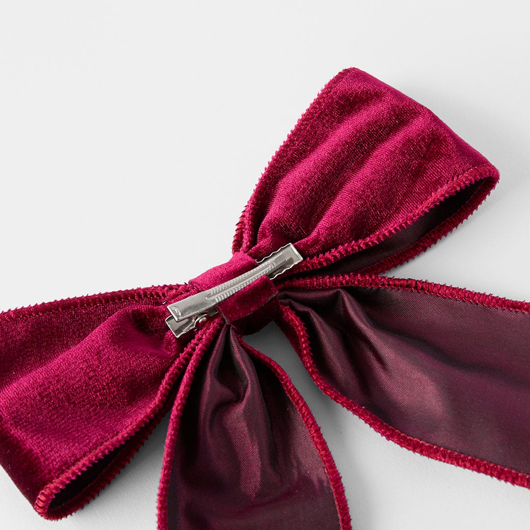 https://s3-ap-southeast-2.amazonaws.com/fusionfactory.commerceconnect.bbnt.production/pim_media/000/197/729/M_F_MR_S4-Lrg-Velvet-Bow-Clip-Deep-Red_26401101_Detail_SI.jpg?1752635946