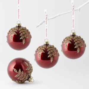 https://s3-ap-southeast-2.amazonaws.com/fusionfactory.commerceconnect.bbnt.production/pim_media/000/165/339/M_F_MR_S4_Glass-Ball-Gold-Bead-Leaf_23214601_SI.jpg?1719811970