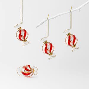 https://s3-ap-southeast-2.amazonaws.com/fusionfactory.commerceconnect.bbnt.production/pim_media/000/165/343/M_F_MR_S4_Glass-Striped-Candy-Cane-Dec_23212901_SI.jpg?1719812196