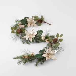 https://s3-ap-southeast-2.amazonaws.com/fusionfactory.commerceconnect.bbnt.production/pim_media/000/197/755/M_F_OP_1.8m-Gold-Poinsettia-Pinecone-_-Pine-Garland_26281201_SI.jpg?1752639143