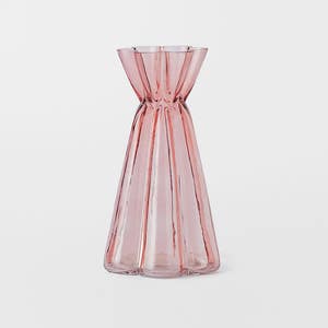 https://s3-ap-southeast-2.amazonaws.com/fusionfactory.commerceconnect.bbnt.production/pim_media/000/169/275/M_F_Remy-Fluted-Glass-Vase-Tall_Pink_25866902_SI.jpg?1725519632