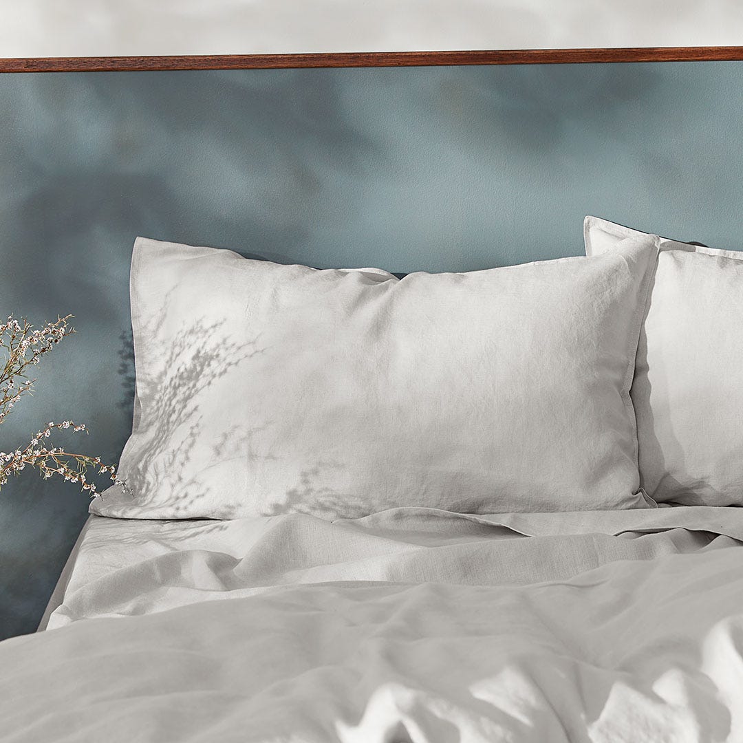 https://s3-ap-southeast-2.amazonaws.com/fusionfactory.commerceconnect.bbnt.production/pim_media/000/156/186/M_F_S23-24_Milano_Silver_Pillow_SI.jpg?1699938463