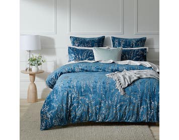 https://s3-ap-southeast-2.amazonaws.com/fusionfactory.commerceconnect.bbnt.production/pim_media/000/163/784/M_F_S24-25_Bedlinen_BOP_Gwendoline_QQC_SI.jpg?1715643014