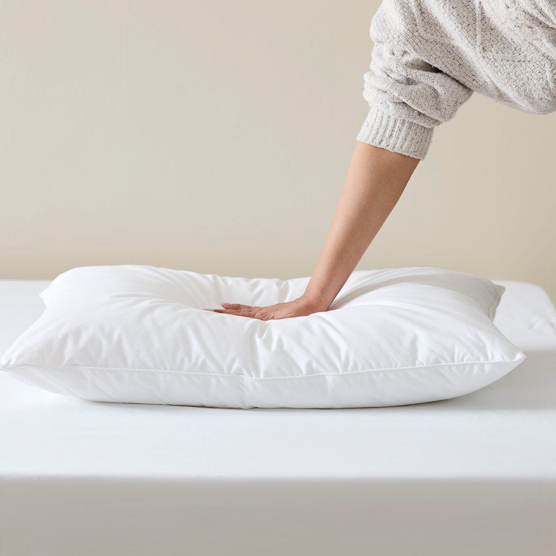 https://s3-ap-southeast-2.amazonaws.com/fusionfactory.commerceconnect.bbnt.production/pim_media/000/170/741/M_F_S24-25_Cat-Stacks_Pillow_Firmness_Test_Microfibre_SI.jpg?1727160265