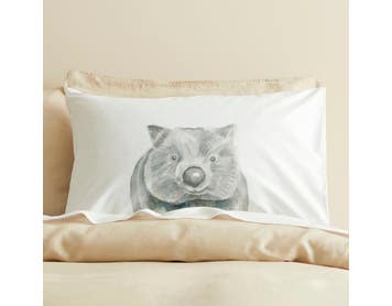 https://s3-ap-southeast-2.amazonaws.com/fusionfactory.commerceconnect.bbnt.production/pim_media/000/185/694/M_F_S24-25_Novelty_Pillow_Cases_BOP_WOMBAT-FACE_Novelty-PC_SI.jpg?1735534410