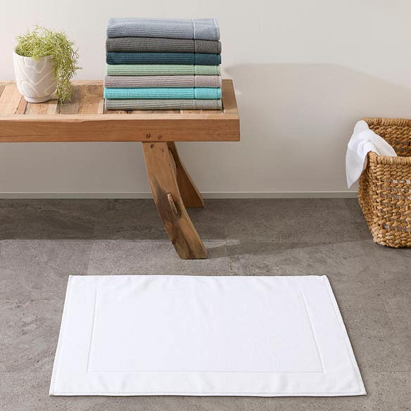 https://s3-ap-southeast-2.amazonaws.com/fusionfactory.commerceconnect.bbnt.production/pim_media/000/174/149/M_F_S24-25_Summer_LS_Studio_Bathmats-Boston_BM_White.jpg?1729813301