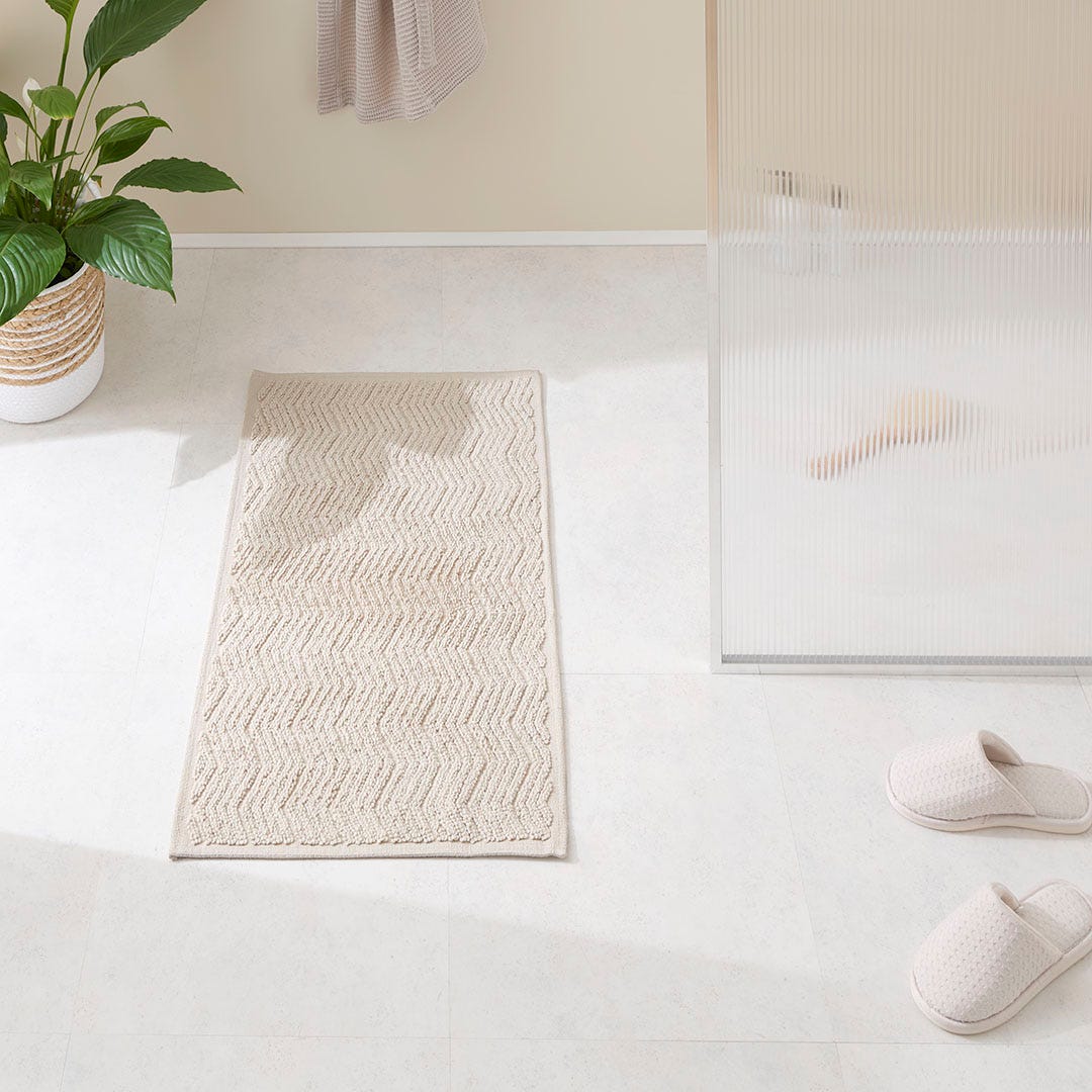 https://s3-ap-southeast-2.amazonaws.com/fusionfactory.commerceconnect.bbnt.production/pim_media/000/174/531/M_F_S24-25_Summer_LS_Studio_Bathmats-Chevron_BM_Natural_SI.jpg?1730152595
