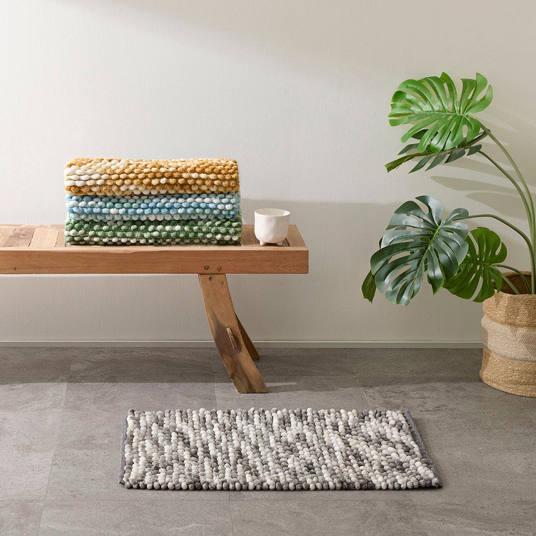 https://s3-ap-southeast-2.amazonaws.com/fusionfactory.commerceconnect.bbnt.production/pim_media/000/174/436/M_F_S24-25_Summer_LS_Studio_Bathmats-Cirrus_Charcoal_Ivory_SI.jpg?1730098383