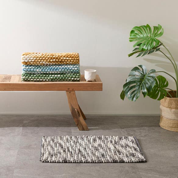 https://s3-ap-southeast-2.amazonaws.com/fusionfactory.commerceconnect.bbnt.production/pim_media/000/174/436/M_F_S24-25_Summer_LS_Studio_Bathmats-Cirrus_Charcoal_Ivory_SI.jpg?1730098383