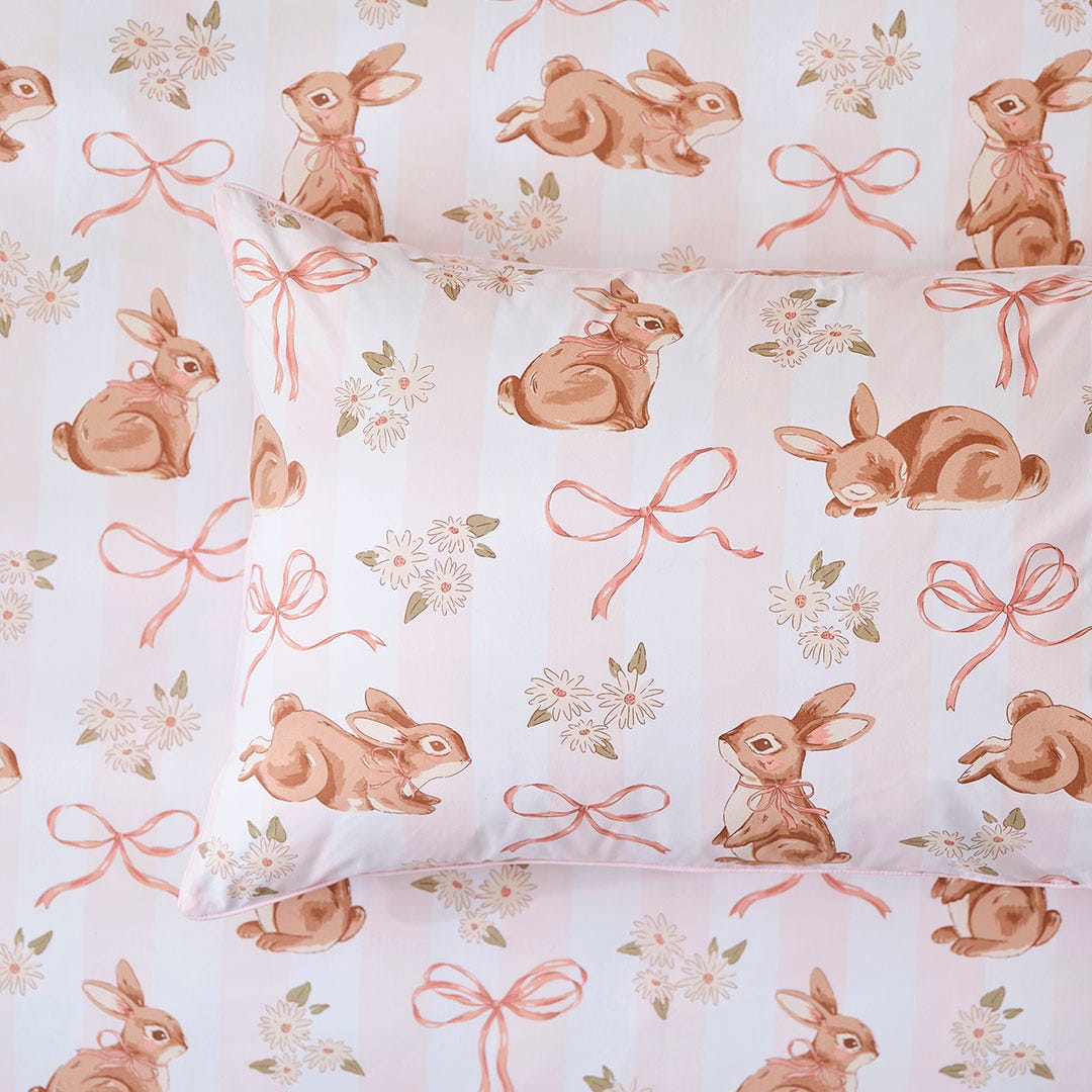 https://s3-ap-southeast-2.amazonaws.com/fusionfactory.commerceconnect.bbnt.production/pim_media/000/195/658/M_F_S25-26_Bedlinen_BOP_Bunny_Bows_QQC_Detail_2_SI.jpg?1748311675