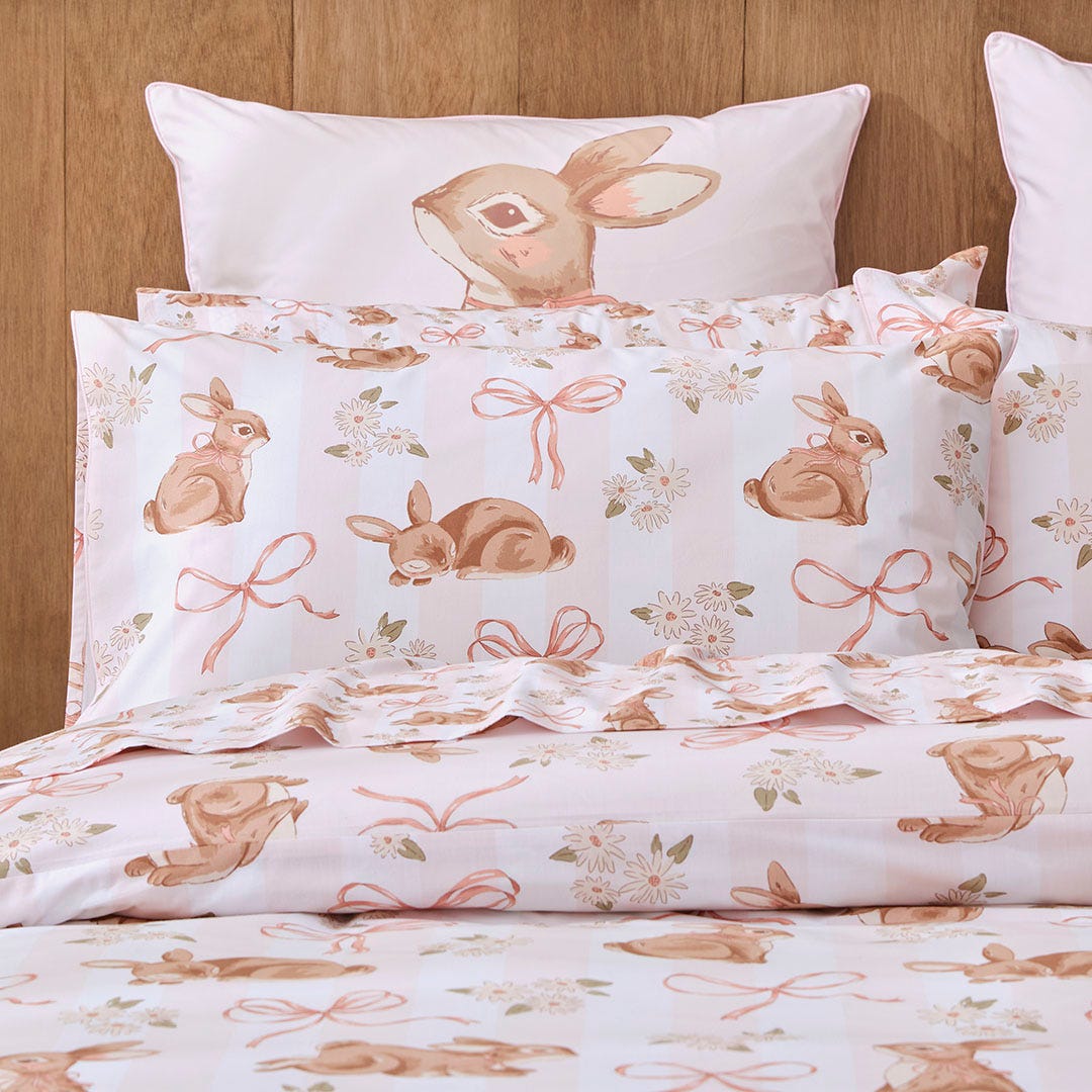 https://s3-ap-southeast-2.amazonaws.com/fusionfactory.commerceconnect.bbnt.production/pim_media/000/195/654/M_F_S25-26_Bedlinen_BOP_Bunny_Bows_QQC_Pillow_SI.jpg?1748311674