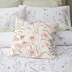 https://s3-ap-southeast-2.amazonaws.com/fusionfactory.commerceconnect.bbnt.production/pim_media/000/194/323/M_F_S25-26_Bedlinen_BOP_Kylah_QQC_Kylah_Detail_SI.jpg?1745988693