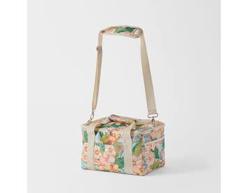 https://s3-ap-southeast-2.amazonaws.com/fusionfactory.commerceconnect.bbnt.production/pim_media/000/198/783/M_F_S25-26_Juna-Lunch-Picnic-Bag_Green-Pink_26469301_SI.jpg?1754355849