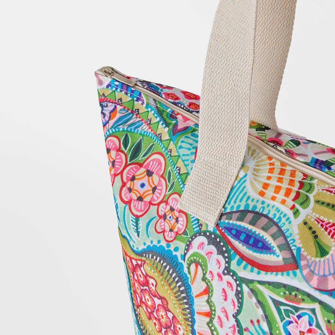 https://s3-ap-southeast-2.amazonaws.com/fusionfactory.commerceconnect.bbnt.production/pim_media/000/197/378/M_F_S25-26_Komodo-Tote-Bag_Multi_23411001_Detail_SI.jpg?1752217077