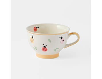 https://s3-ap-southeast-2.amazonaws.com/fusionfactory.commerceconnect.bbnt.production/pim_media/000/198/140/M_F_S25-26_Ladybug-Pedestal-Tea-Cup_Yellow_26519901_SI.jpg?1753165805
