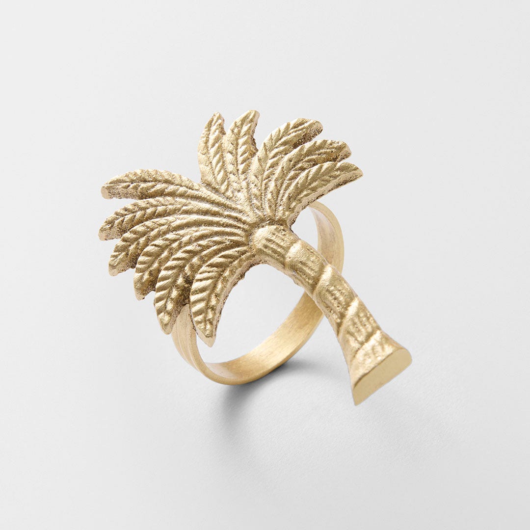 https://s3-ap-southeast-2.amazonaws.com/fusionfactory.commerceconnect.bbnt.production/pim_media/000/199/561/M_F_S25-26_Palm-Tree-Napkin-Rings-S4_Gold_26534101_SI.jpg?1755154887